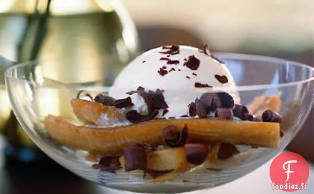 Bananes Cuites au Four avec de la Crème Glacée et du Chocolat Rasé
