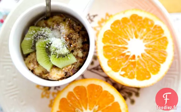 Granola Sucré à la Noix de Coco et aux Dattes Avec Fouet à la banane