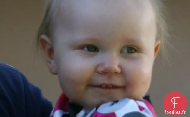 Gâteau De Compote De Pommes À La Banane Avec Glaçage Au Fromage À La Crème À La Banane