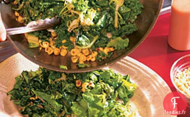 Salade Chaude De Légumes Verts D'Automne Avec Vinaigrette Aux Prunes