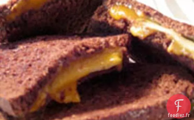 Recette Noire Et Orange : Cheddar Grillé Au Pumpernickel Avec Appl