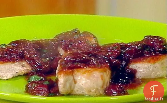 Côtelettes de Porc à la Sauce aux Cerises à l'Eau de Vie et Courgettes aux Noix