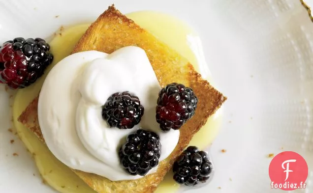 Mûres à la Crème de Citron et Brioche Grillée