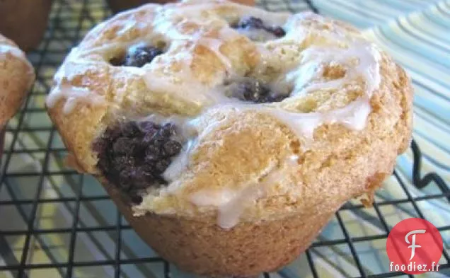 Muffins Au Fromage À La Crème Aux Mûres Avec Un Filet De Baies Sucrées