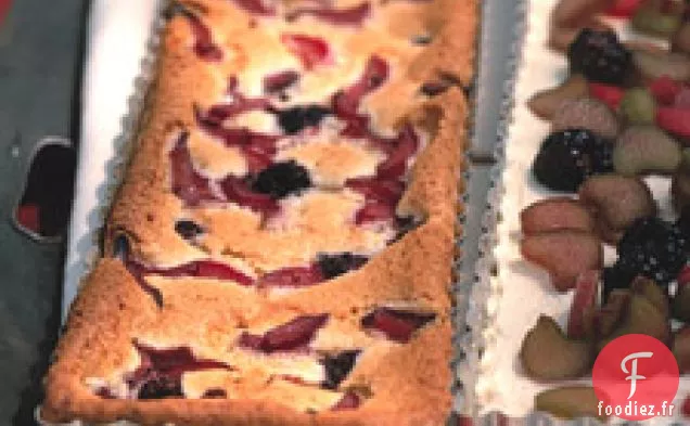 Casse-Croûte À La Rhubarbe Et Aux Mûres