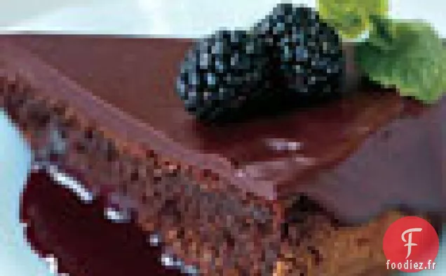 Torte au Chocolat Noir avec Coulis de Mûres à Pointes