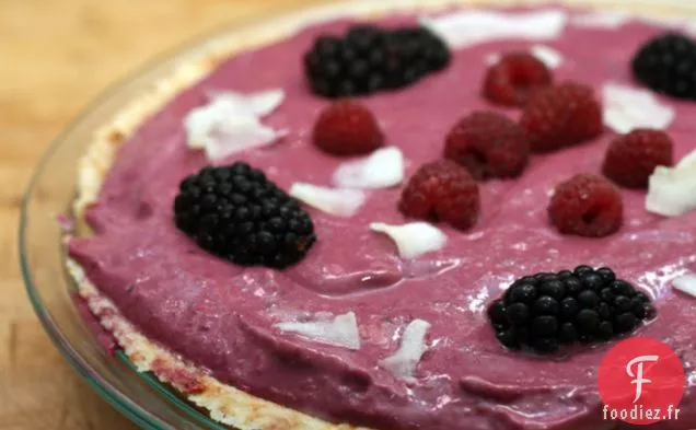 Tarte Crémeuse À La Mûre Et À La Framboise Avec Une Croûte De Noix De Coco
