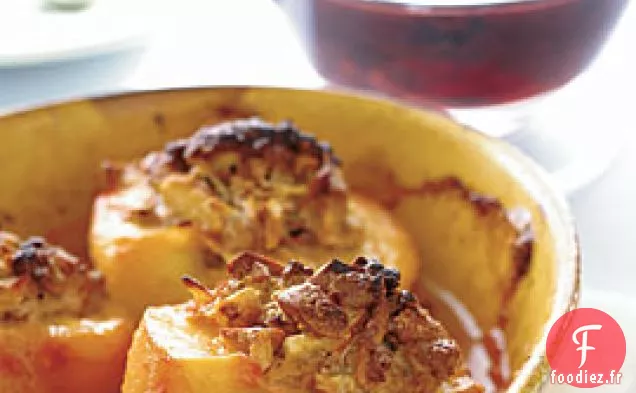 Pêches Farcies Et Cuites Au Four Avec Sauce Aux Mûres Sauvages