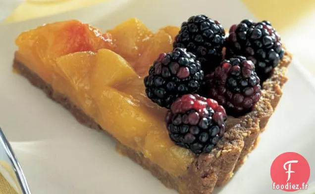 Tarte Aux Pêches Et Aux Mûres Avec Croûte De Biscuits À L'Avoine
