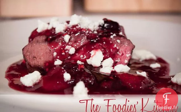 Steak Grillé Et Fromage Bleu Avec Glaçage Aux Baies