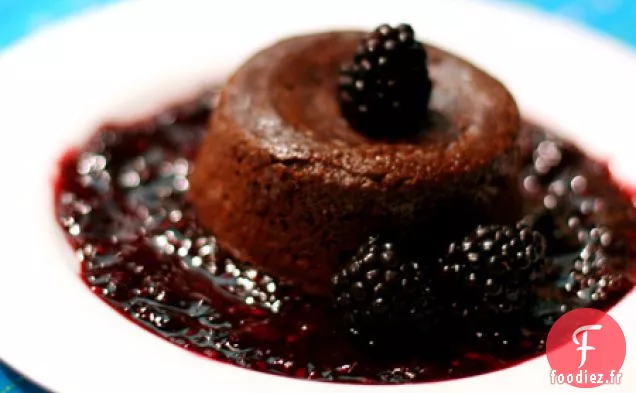 Gâteaux Au Chocolat Fondu Avec Sauce Aux Baies 