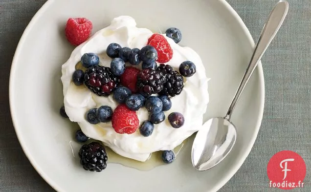 Pavlovas au Yaourt aux Baies avec Sirop de Camomille et de Lavande