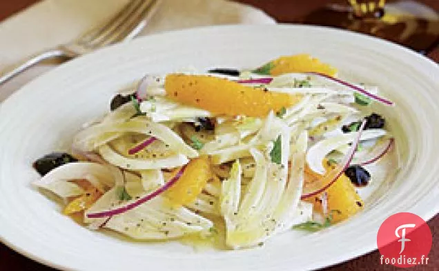 Salade De Fenouil Et D'Orange Avec Oignon Rouge et Olives