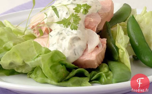 Saumon Poché à la Sauce Crémeuse aux Herbes