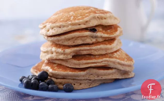 Crêpes Aux Myrtilles De Grains Entiers Avec Du Lin Pour Bébés