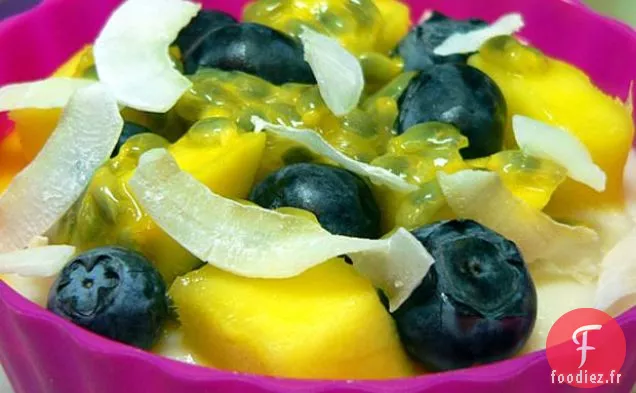 Blanc De Noix De Coco Sans Produits Laitiers Avec Mangue, Myrtilles Et Passion