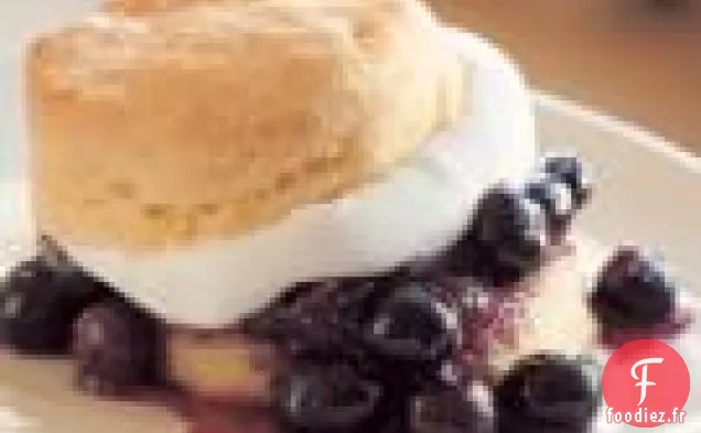Sablés À La Semoule De Maïs Avec Myrtilles Fraîches Et Crème Sucrée