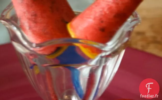 Sucettes glacées maison aux fraises et aux myrtilles