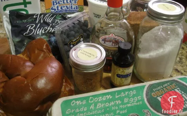Pain Perdu Cuit Au Four Aux Bleuets Et À La Vanille Pendant La Nuit