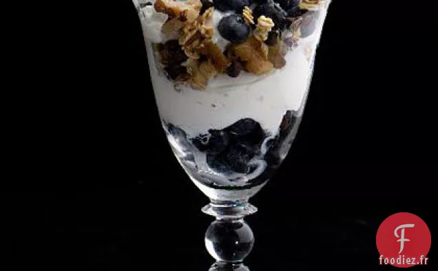 Parfaits au Yogourt Grec, Chocolat, Noix et Myrtilles Sauvages