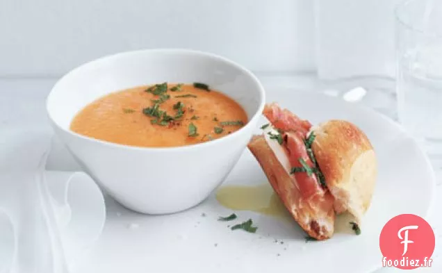 Soupe de Cantaloup avec Sandwichs au Prosciutto et à la Mozzarella