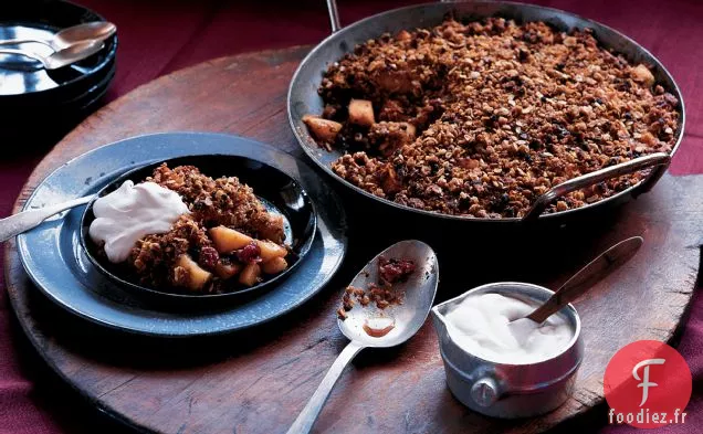 Croustillant Chaud aux Pommes et aux Cerises Séchées