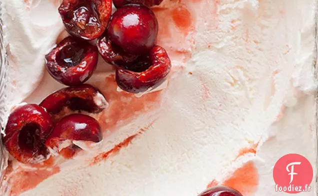 Semifreddo Aux Cerises Avec Compote De Cerises À L'Orange Et À La cannelle