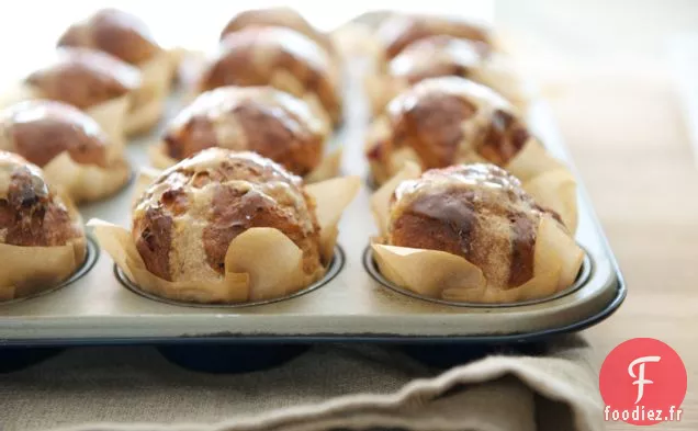 Muffins Croisés Chauds Aux Figues Et Aux Cerises Acides