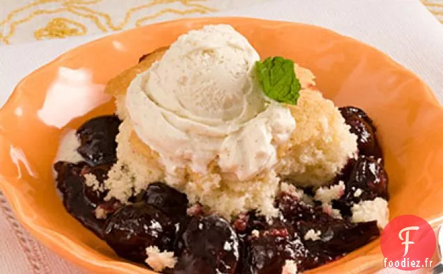 Pavé De Cerises Fraîches Avec Glace À La Vanille