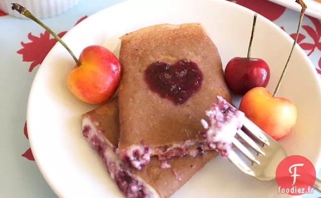 Crêpes Au Chocolat Avec Confiture De Cerises Et Fromage Ricotta