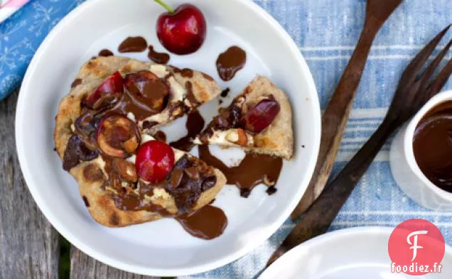 Pizzas Grillées à la Ricotta aux Cerises Et au Chocolat