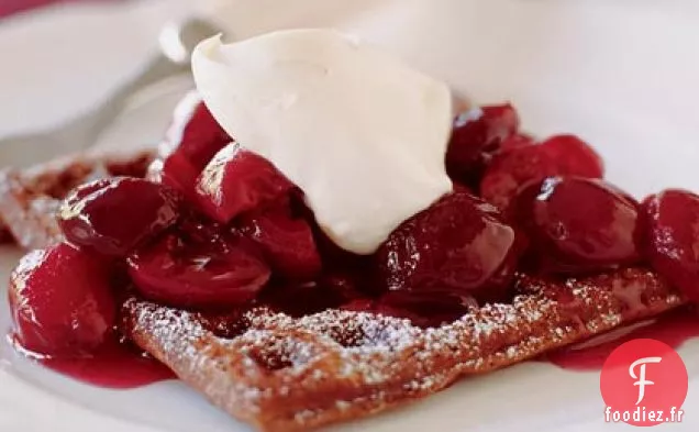 Gaufres au Chocolat aux Cerises Pochées