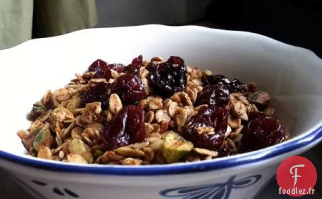 Granola aux Pistaches, Graines de Sésame et Cerises Séchées