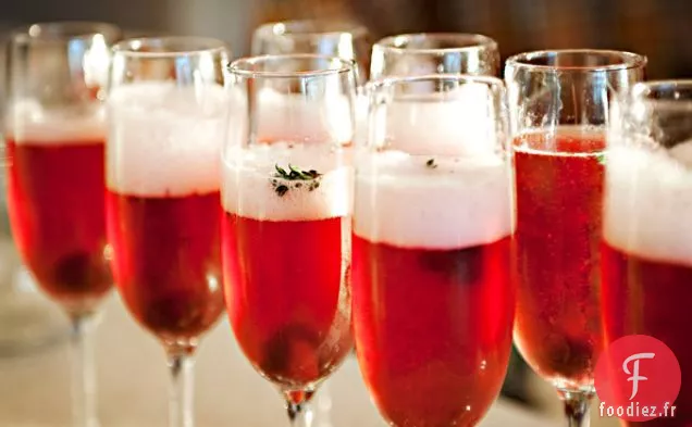 Cocktail au Champagne au Thym Cerise
