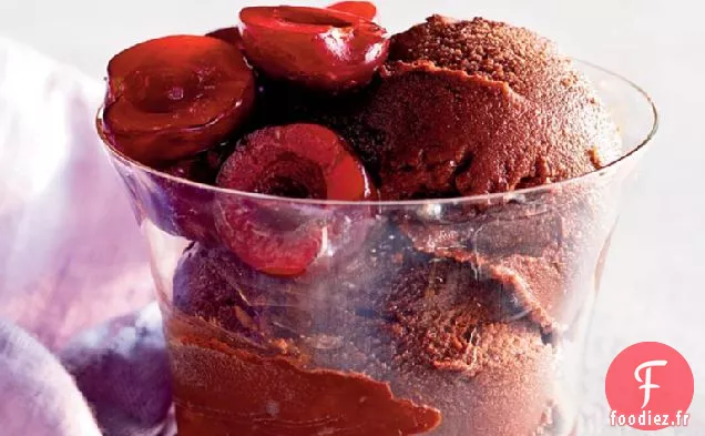 Sorbet Chocolat-Cerise Doux-Amer avec Compote de Cerises Fraîches
