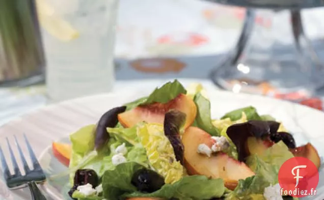 Salade De Pêches et Cerises Au Fromage De Chèvre