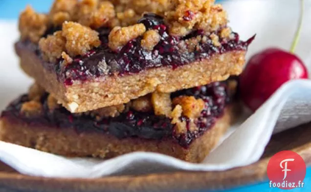 Carrés de Crumble Triple Aux Amandes Et aux Cerises