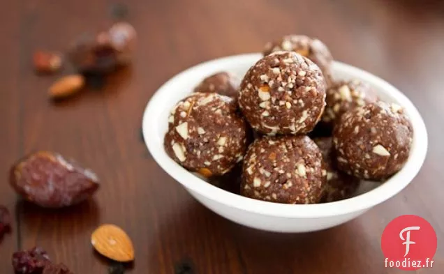 Bouchées Énergétiques Au Chocolat Noir Et à la Cerise