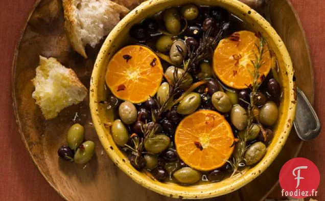 Olives Rôties Et Clémentines Au Romarin Et Piments