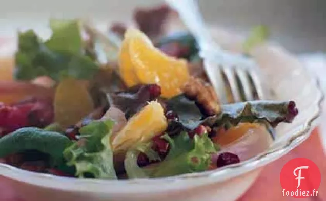 Salade de Clémentine aux Noix Épicées et Oignons Marinés