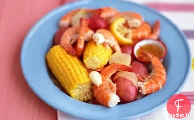 Faire Bouillir Les Crevettes Avec Du Maïs Et Des Pommes De Terre