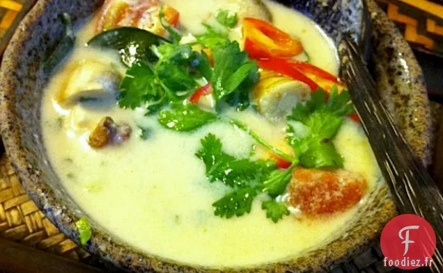 Recette de Soupe au Poulet à la Noix de Coco Thaïlandaise