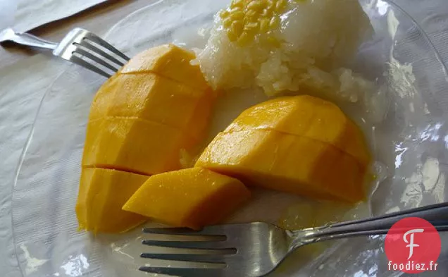 Mangue Au Riz Gluant À La Noix De Coco