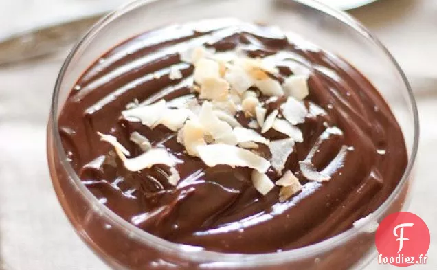 Pouding Au Chocolat À La Noix De Coco Avec Flocons De Noix De Coco
