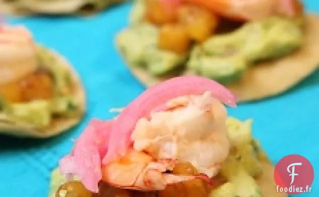 Tostadas de crevettes pochées à la noix de coco