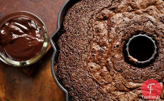 Riche Gâteau Au Chocolat Fourré À La Noix De Coco Et Ganache
