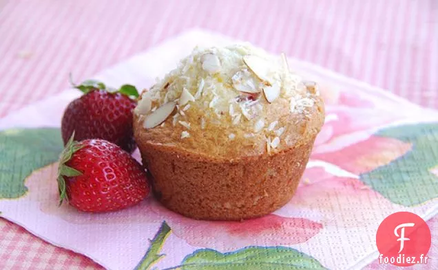 Muffins Frais À La Fraise, Aux Amandes Et À La Noix De Coco