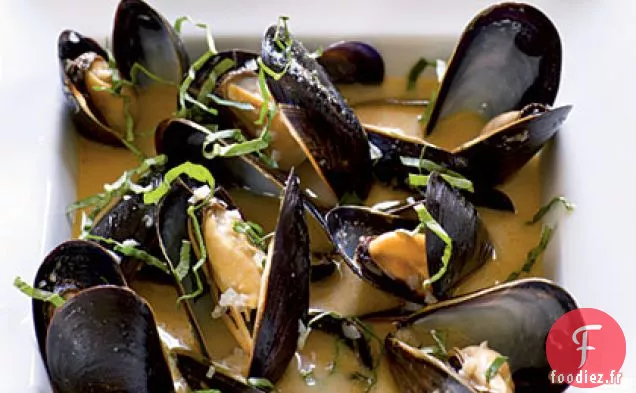 Moules Cuites à la Vapeur à la Noix de Coco et au Basilic