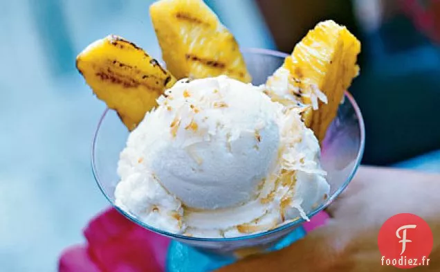 Glace au Rhum-Macadamia à l'Ananas Grillé et à la Noix de Coco