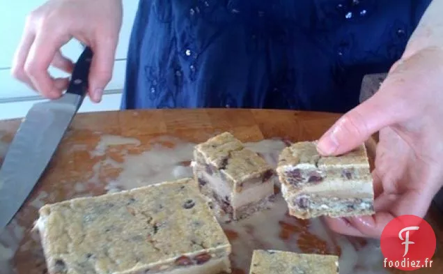 Carrés de Sandwich à la Crème Glacée au Café et au caramel